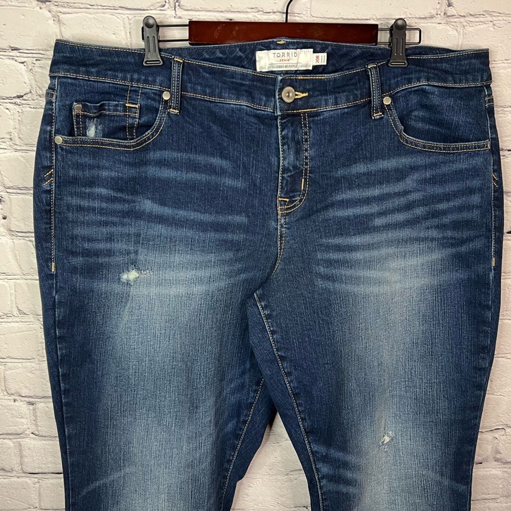 Torrid Plus-Size Crop Boyfriend Straight Vintage Stretch Mid-Rise Jean size 20R - Picture 4 of 9